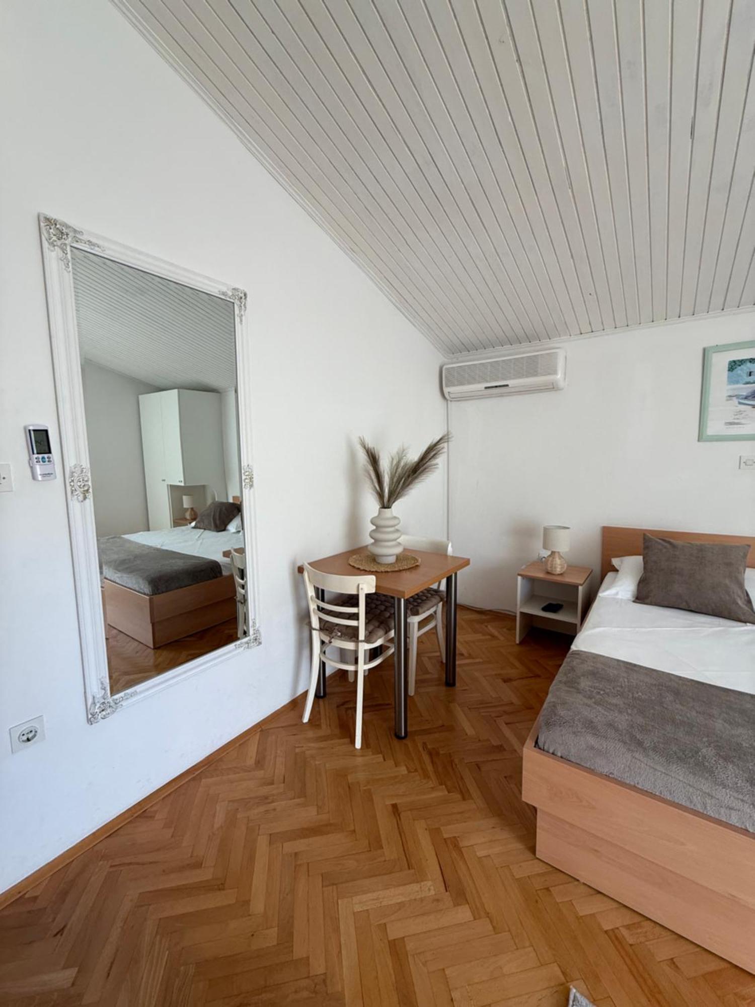 Apartments Olga 2 Apartment Makarska