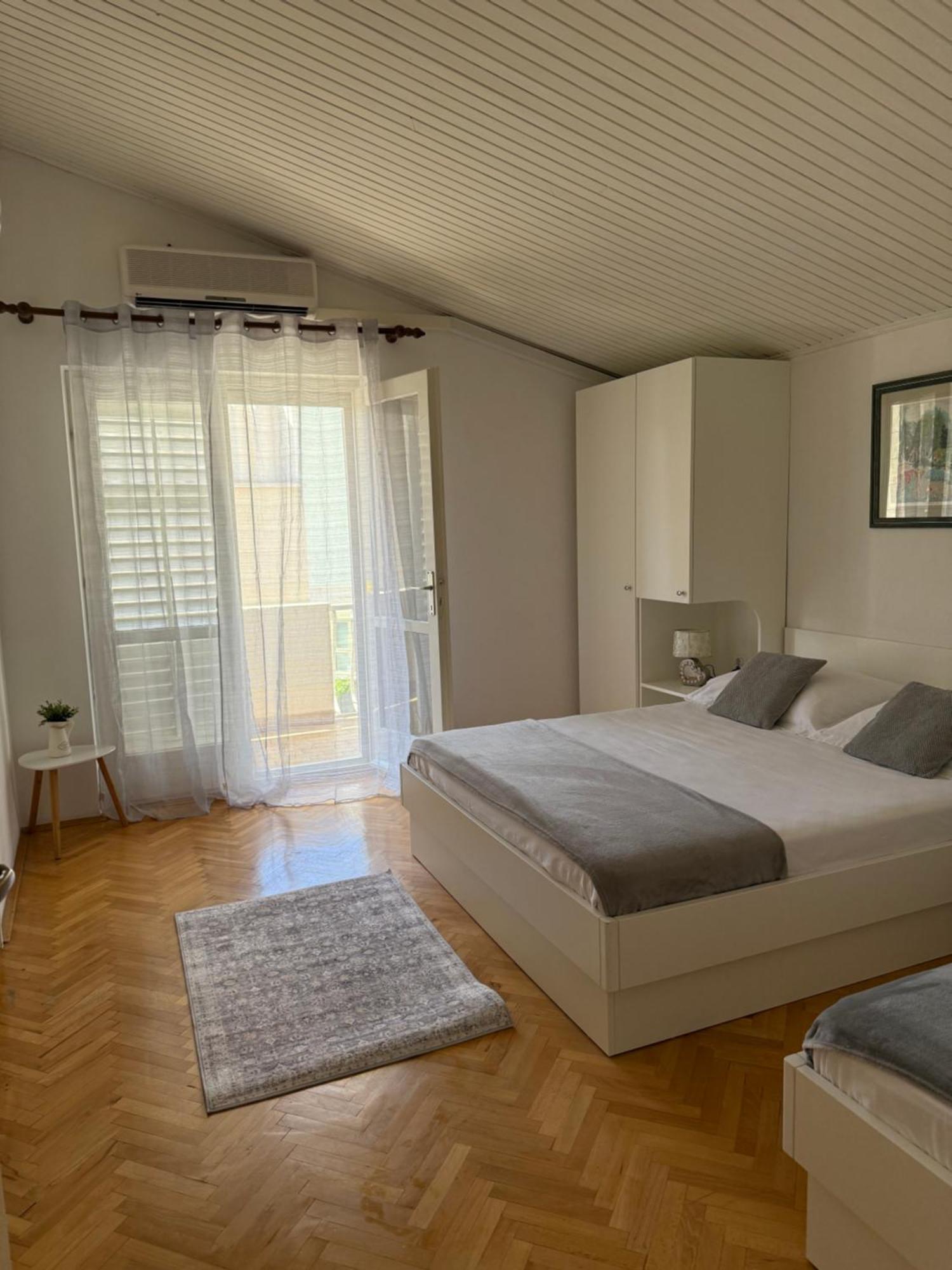 Apartment Apartments Olga 2 *