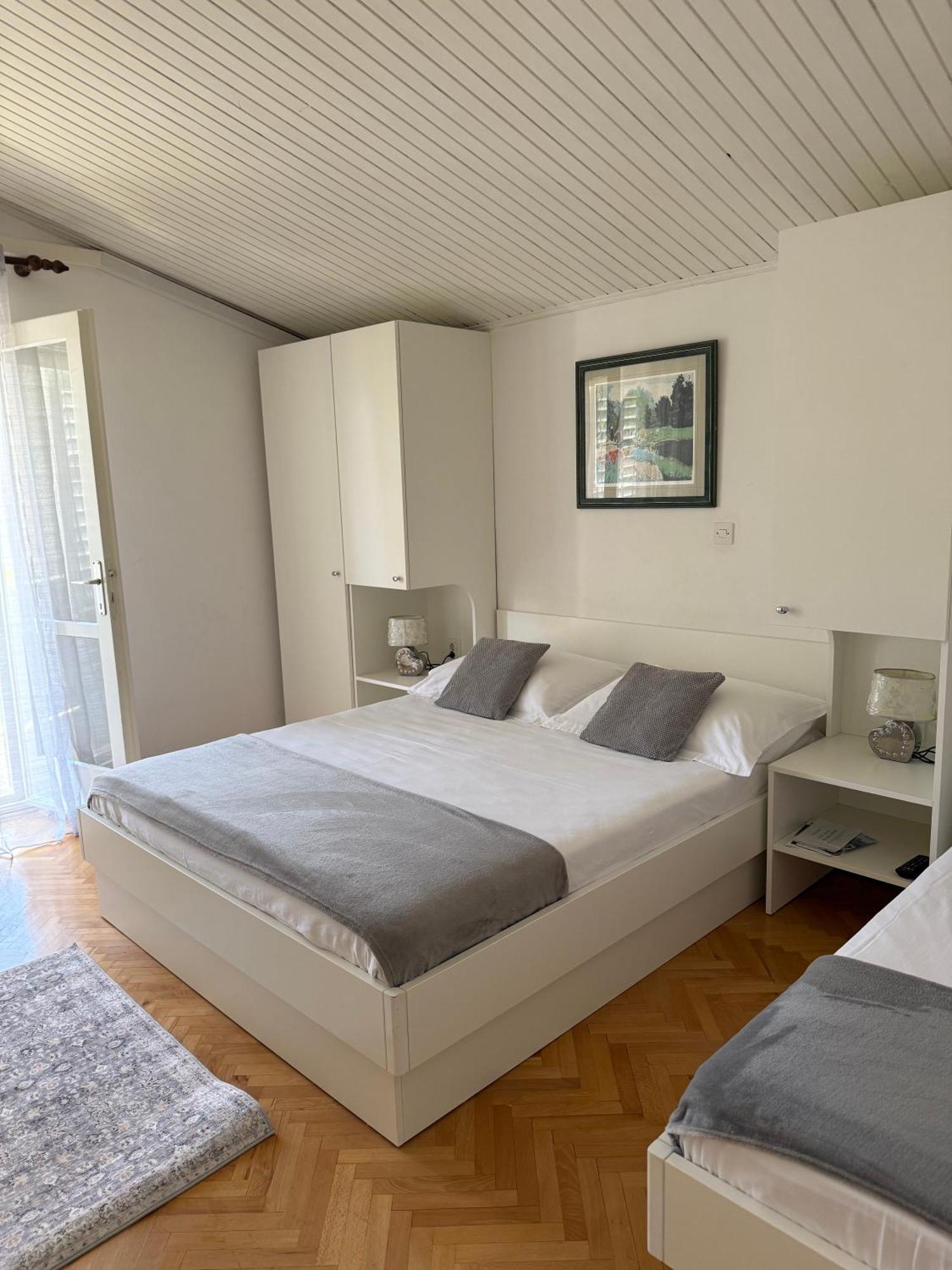 Apartments Olga 2 Apartment Makarska